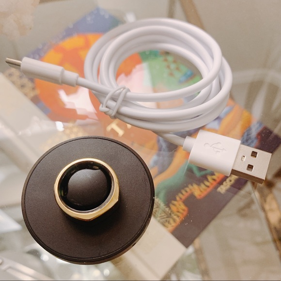 Oura Ring, Gen 2 in GOLD - Picture 1 of 4